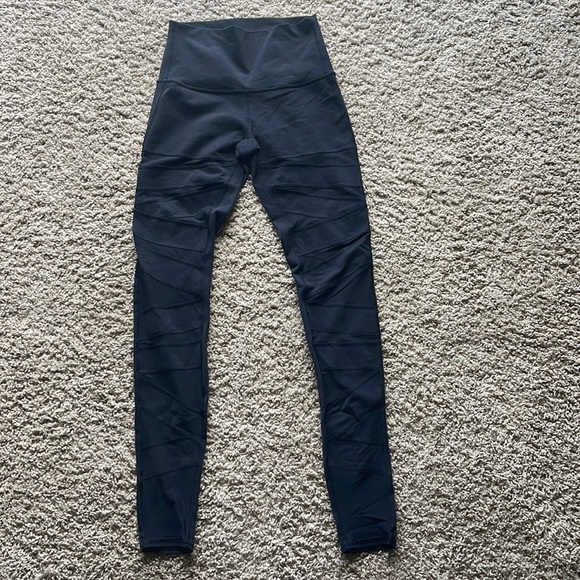 Lululemon Mesh Leggings. - Picture 1 of 3